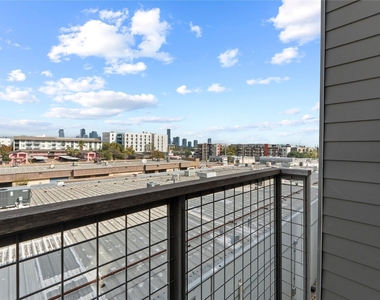 1702 S Lamar Blvd - Photo Thumbnail 8