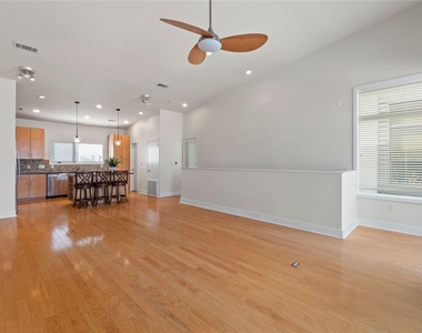 1702 S Lamar Blvd - Photo Thumbnail 5