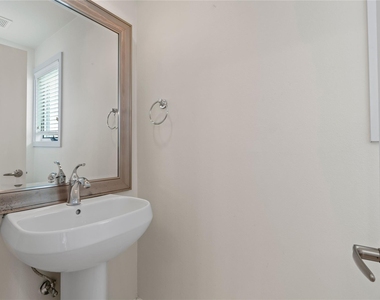 1702 S Lamar Blvd - Photo Thumbnail 9