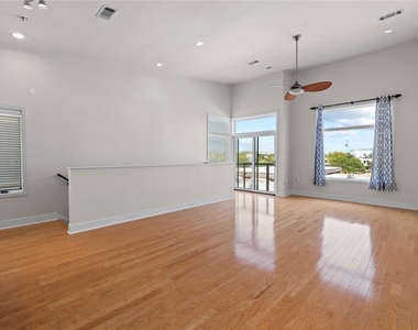 1702 S Lamar Blvd - Photo Thumbnail 7