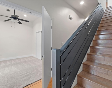 1702 S Lamar Blvd - Photo Thumbnail 11