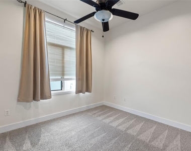 1702 S Lamar Blvd - Photo Thumbnail 13