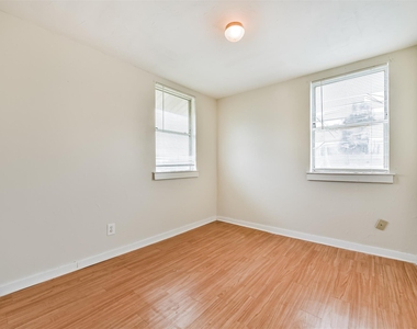 639 E St Charles Dr - Photo Thumbnail 9