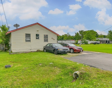 639 E St Charles Dr - Photo Thumbnail 2
