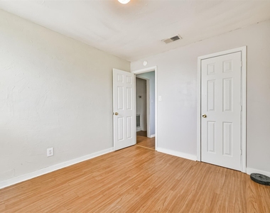 639 E St Charles Dr - Photo Thumbnail 10