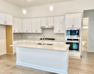 2920 Youngwood St - Photo Thumbnail 4