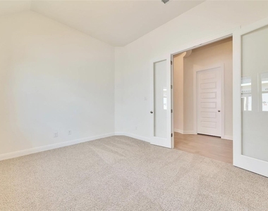 2920 Youngwood St - Photo Thumbnail 10