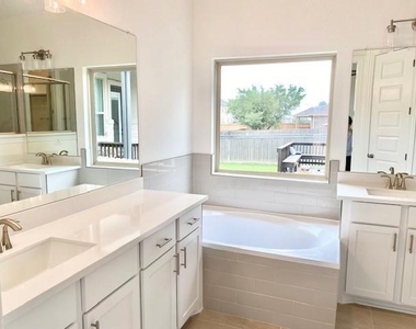 2920 Youngwood St - Photo Thumbnail 7