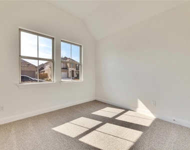 2920 Youngwood St - Photo Thumbnail 6
