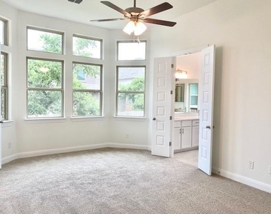 2920 Youngwood St - Photo Thumbnail 5