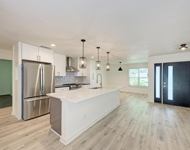 6700 Kings Pt - Photo Thumbnail 7
