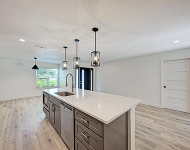 6700 Kings Pt - Photo Thumbnail 10