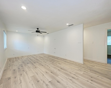 6700 Kings Pt - Photo Thumbnail 16