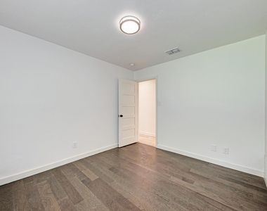 6700 Kings Pt - Photo Thumbnail 30