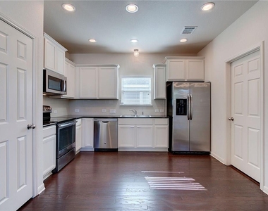 18418 Mammoth Cave Blvd - Photo Thumbnail 5