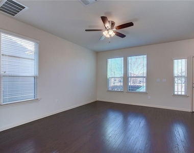 18418 Mammoth Cave Blvd - Photo Thumbnail 3