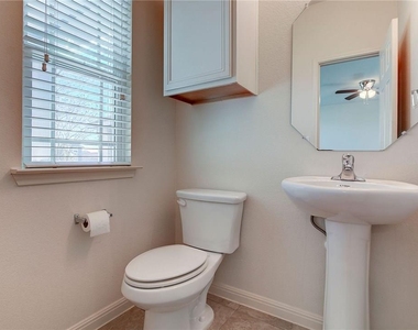18418 Mammoth Cave Blvd - Photo Thumbnail 11