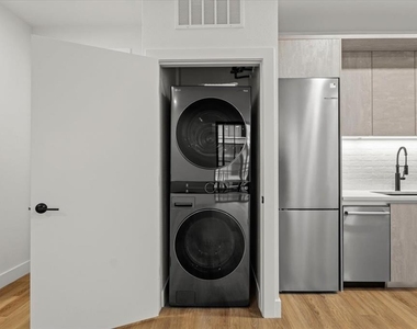 4315 S Congress Ave - Photo Thumbnail 15