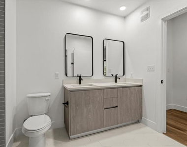 4315 S Congress Ave - Photo Thumbnail 9