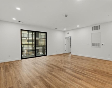 4315 S Congress Ave - Photo Thumbnail 13