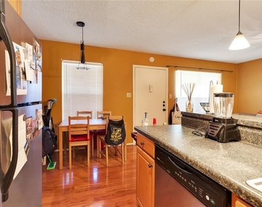 910 Duncan Ln - Photo Thumbnail 10