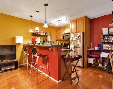 910 Duncan Ln - Photo Thumbnail 5
