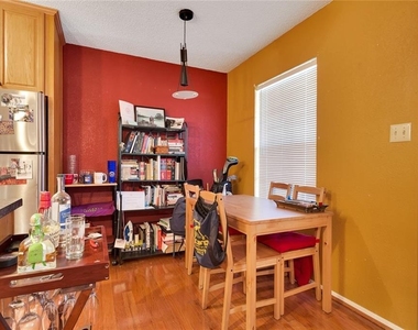 910 Duncan Ln - Photo Thumbnail 6