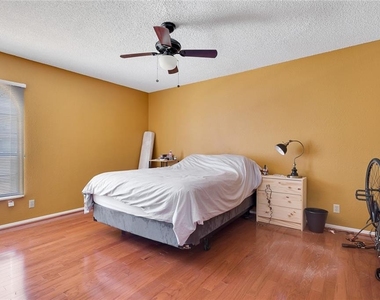 910 Duncan Ln - Photo Thumbnail 11