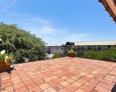 910 Duncan Ln - Photo Thumbnail 18