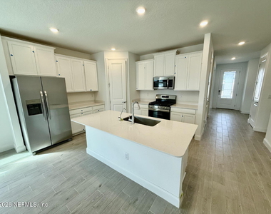 99 Manistique Avenue - Photo Thumbnail 2