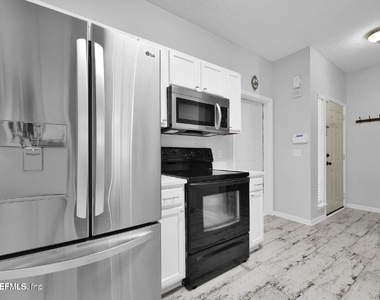 862 Southern Creek Drive - Photo Thumbnail 5