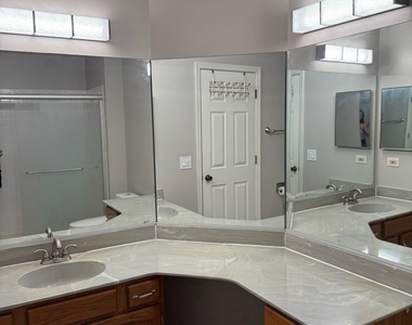 2404 Kenmore Court - Photo Thumbnail 16