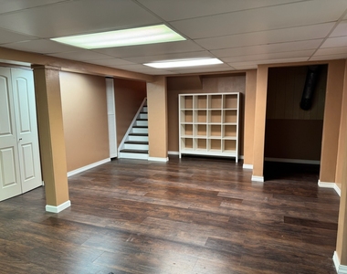 2404 Kenmore Court - Photo Thumbnail 27