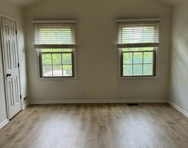 2404 Kenmore Court - Photo Thumbnail 13
