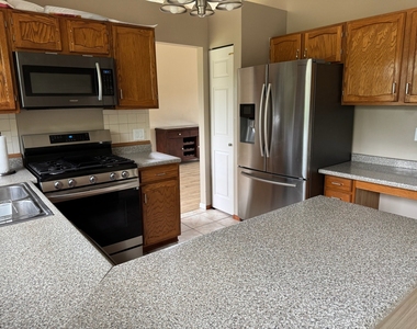 2404 Kenmore Court - Photo Thumbnail 8