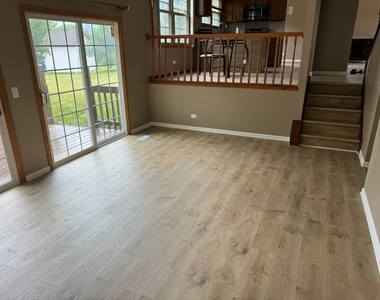 2404 Kenmore Court - Photo Thumbnail 11