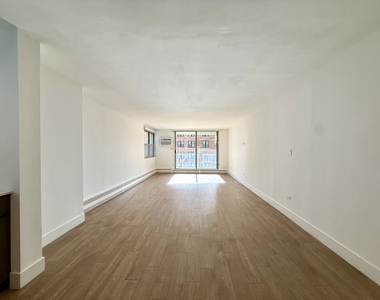 420 W Belmont Avenue - Photo Thumbnail 4