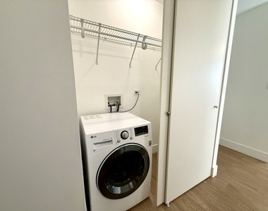 420 W Belmont Avenue - Photo Thumbnail 27