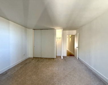 420 W Belmont Avenue - Photo Thumbnail 36