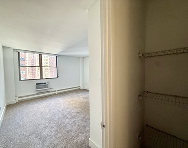 420 W Belmont Avenue - Photo Thumbnail 32