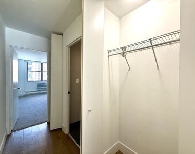 420 W Belmont Avenue - Photo Thumbnail 29