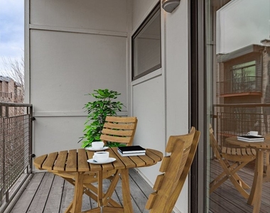 2100 Greenwood Street - Photo Thumbnail 9