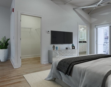 2100 Greenwood Street - Photo Thumbnail 5