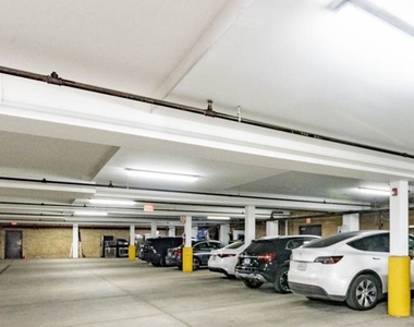 2100 Greenwood Street - Photo Thumbnail 11