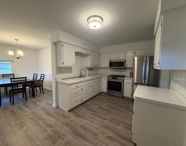 518 E 18th Street - Photo Thumbnail 5