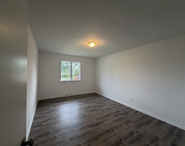 518 E 18th Street - Photo Thumbnail 14