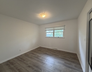 518 E 18th Street - Photo Thumbnail 18