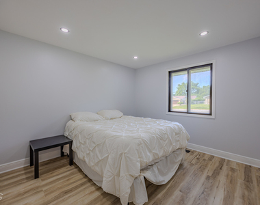 631 W Weathersfield Way - Photo Thumbnail 4