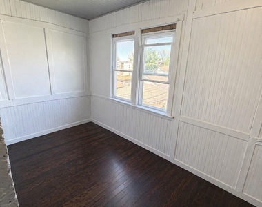5518 W Melrose Street - Photo Thumbnail 9