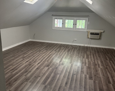 2439 W Byron Street - Photo Thumbnail 6